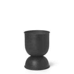 Pot de fleurs Hourglass en Métal, Métal vieilli – Couleur Noir – 33.02 x 33.02 x 30 cm – Designer Trine Andersen