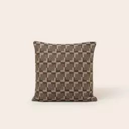 Housse de coussin VITORIO taupe et fève de tonka – MARRON