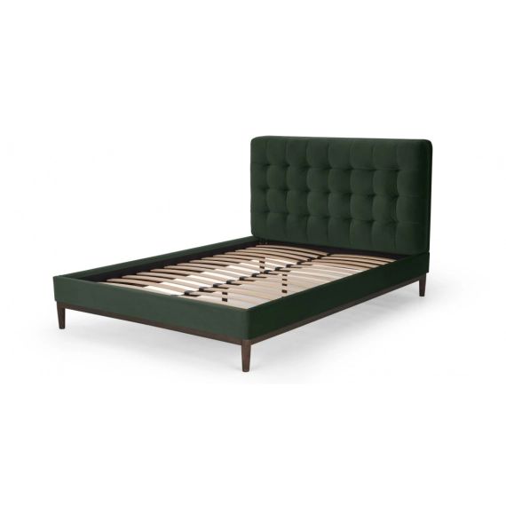 Lavelle, lit double (140 x 200) avec sommier, velours vert laurier et pieds en bois teinté noyer