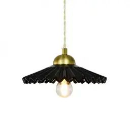 Suspension en céramique avec son équipement en textile et métal noir