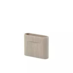 Vase Ridge en Céramique, Faïence – Couleur Beige – 20 x 19.57 x 16.5 cm – Designer Studio Kaksikko