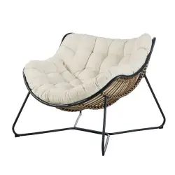 Fauteuil de jardin en résine imitation rotin, métal noir et coussins écrus