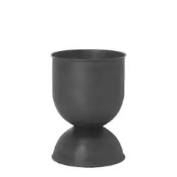 Pot de fleurs Hourglass en Métal, Métal vieilli – Couleur Noir – 42.73 x 42.73 x 42.5 cm – Designer Trine Andersen