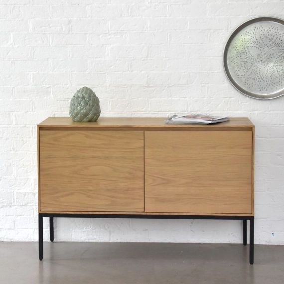 Buffet en plaqué chêne pieds métal noir mat 2 portes Soho