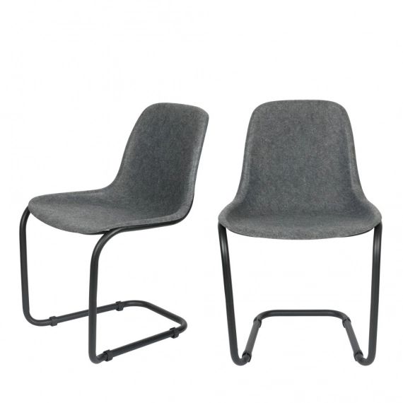 2 chaises en plastique gris