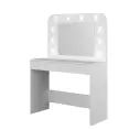 image de coiffeuse scandinave 