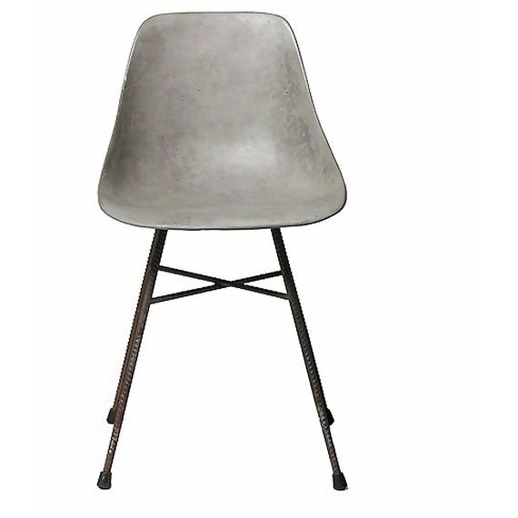 Chaise avec pieds en métal Hauteville – Lyon Béton
