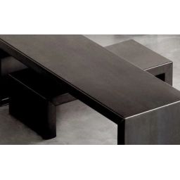 Table d’appoint Irony en Métal, Acier phosphaté – Couleur Noir – 68 x 33 x 20 cm – Designer Maurizio Peregalli