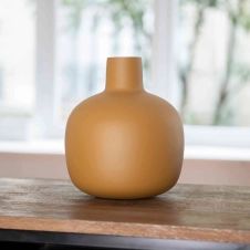 Vase bonbonne en métal moutarde H23,5 cm – Tosca