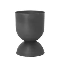 Pot de fleurs Hourglass en Métal, Métal vieilli – Couleur Noir – 55.83 x 55.83 x 59 cm – Designer Trine Andersen