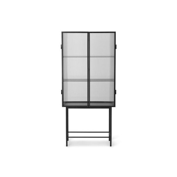 Meuble vitrine Haze en Métal, Métal laqué époxy – Couleur Noir – 70 x 76.29 x 155 cm – Designer Trine Andersen