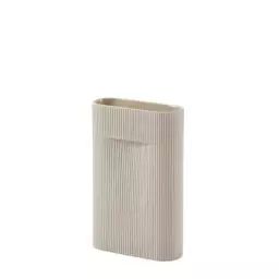 Vase Ridge en Céramique, Faïence – Couleur Beige – 23 x 26.21 x 35 cm – Designer Studio Kaksikko