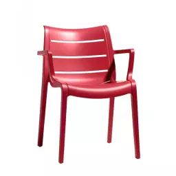 Chaise design en plastique rouge