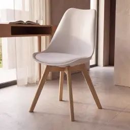 Chaise style scandinave blanc éclatant et hévéa