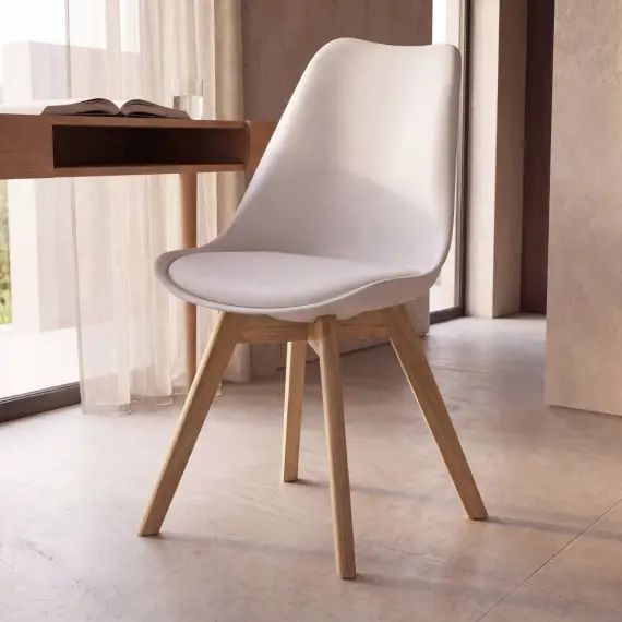 Chaise style scandinave blanc éclatant et hévéa