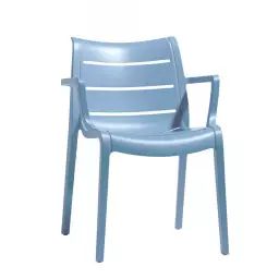 Chaise design en plastique bleu