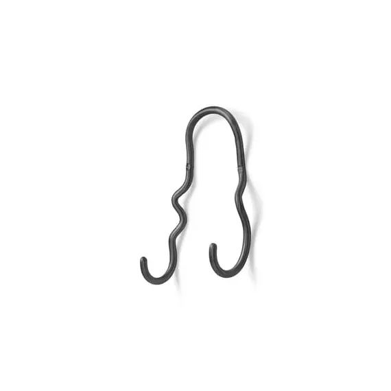 Patère Curvature en Métal, Laiton patiné – Couleur Noir – 12.6 x 18.17 x 21.3 cm – Designer Trine Andersen