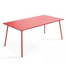 Table de jardin en métal rouge