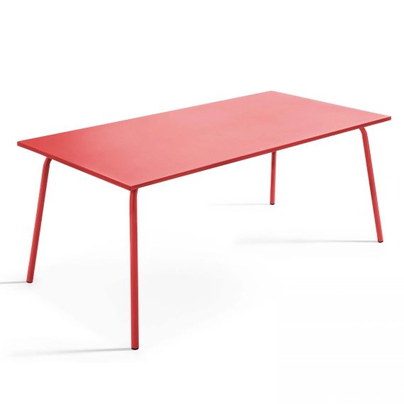 Table de jardin en métal rouge