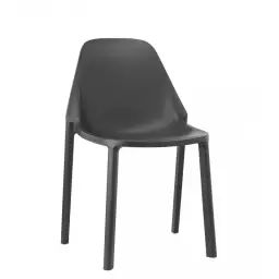 Chaise design en plastique gris
