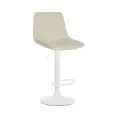 image de tabourets de bar scandinave 