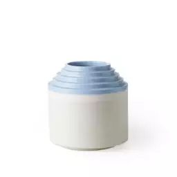 Vase Projet Memphis en Céramique – Couleur Bleu – 34.76 x 34.76 x 24 cm – Designer Ettore Sottsass