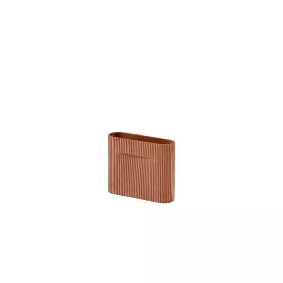 Vase Ridge en Céramique, Terre cuite – Couleur Marron – 20 x 19.57 x 16.5 cm – Designer Studio Kaksikko
