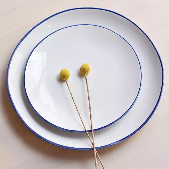 Set de 4 assiettes plates en céramique blanche et liseré bleu – Baltique