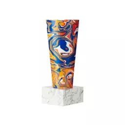 Vase Swirl en Matériau composite, Poudre de marbre recyclée – Couleur Multicolore – 9 x 9 x 23 cm – Designer