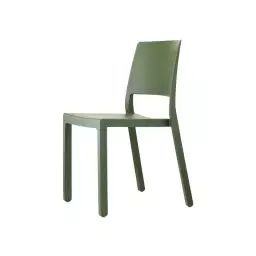 Chaise design en plastique vert