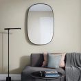 image de miroirs scandinave Miroir ovale Bloom noir, l.50 x H.80 cm
