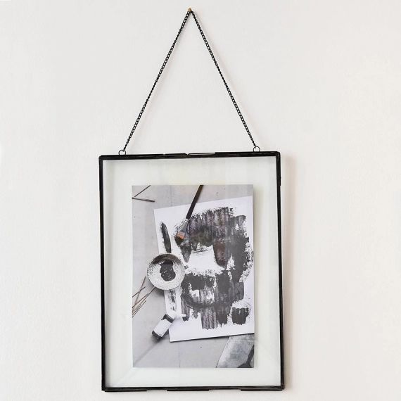 Cadre photo vertical avec chaîne en verre et métal finition noir mat Mira 27 x 35 cm